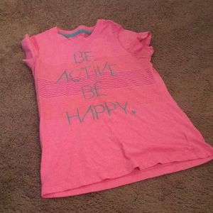 i am selling this shirt .